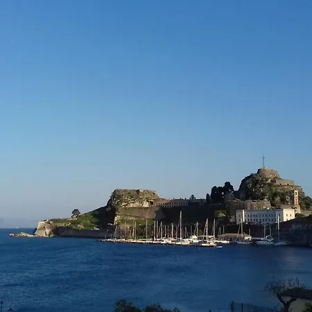 Pierhouse Yachting 3* Gouviá