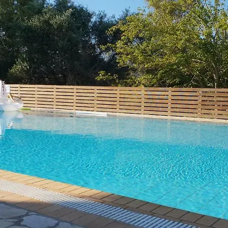 Pierhouse Yachting 3* Gouviá